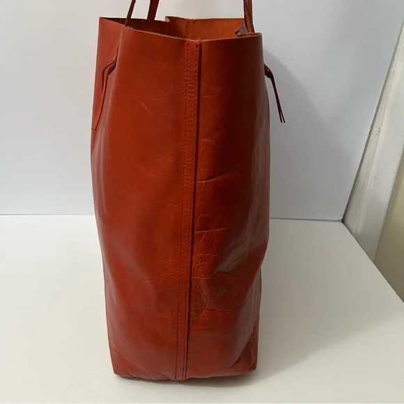 MADEWELL - The Transport Tote: The  Tassel-Tie Edition in Fresh Chili color - Picture 5 of 16